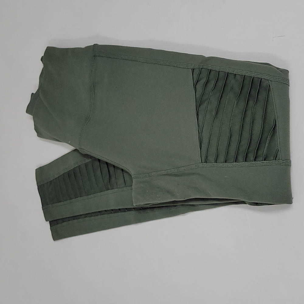 Alo Yoga High Waist Moto Legging Jungle M (one small hole) - Picture 2 of 11